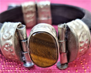 antique narukvica od roga sa tigrovim okom