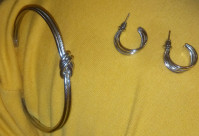 NARUKVICA + NAUŠNICE U KOMPLETU  -  NOVO