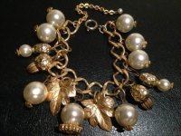 Unikatna narukvica sa bisernim perlama  i privjescima