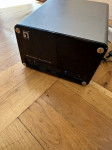NAS uređaj FNS-5000B,ispravno,adapter,unutra su 2 diska po 320gb
