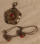 Naušnice i privjesak