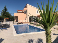 50% manja cjena skliznula  na polovicu  vrjednosti!nova  Villa!bazen!