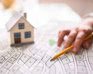 6.155 m² na 500 m od centra Đurđevca – potencijal za 6 urbanih vila