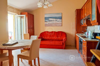 Apartman 100m od mora s galerijom i panoramskim pogledom – Novi Vinodo