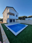 Apartman 110 m2 sa pogledom na more i vrtom-Mandre, 300 m od plaže PRI