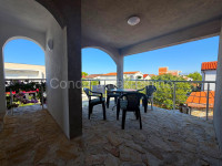APARTMAN 500 M OD PLAŽE - TERASA I KROVNA TERASA