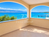 Apartman od 54m2, prvi red do mora na otoku Viru