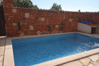 APARTMAN SA BAZENOM, 200m OD MORA!