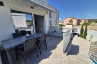 Apartman s bazenom i pogledom na more