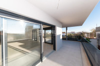 Novi apartman u blizini plaže i centra mjesta, Tribunj