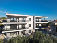 Novi apartman u blizini plaže i centra mjesta, Tribunj