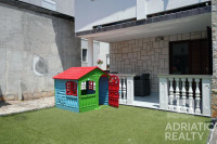 Apartman s dvorištem u Bilicama – 250 m od Prukljanskog jezera