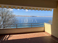 Apartman sa parkingom na samom moru