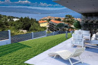 Apartman s pogledom na more, bazenom i dodatnim studio apartmanom