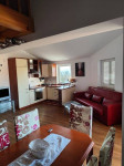 APARTMAN S POGLEDOM NA MORE NA MIRNOJ LOKACIJI U MALINSKOJ!