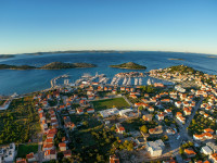 TRIBUNJ, apartman s pogledom, 3 spavaće sobe + dnevni boravak, 71 m2