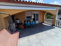 Apartman sa terasom, parkingom i okućnicom