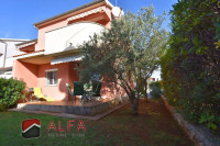 Apartman: Vodice, prodaje se lijepi stan u prizemlju s vrtom