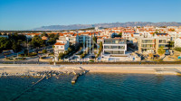 Apartman s vrtom, Novalja, 1.red uz more!