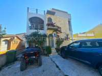 APARTMANSKA KUĆA 150 m² – KROVNA TERASA I POGLED NA MORE