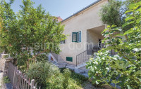 Apartmanska kuća 250m od mora, Čiovo