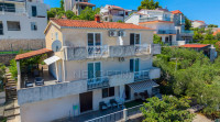 Apartmanska kuća s bazenom i panoramskim pogledom na more, Okrug Donji