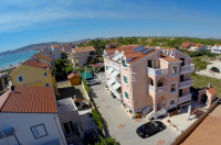 .::: Apartmanska kuća u drugom redu do mora:::.