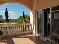 Apartmanska kuća s pogledom na more