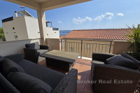 Apartmanska kuća s pogledom na more