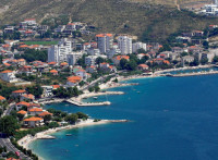 ATRAKTIVAN DVOSOBAN STAN S POGLEDOM NA MORE , DUGI TRAT
