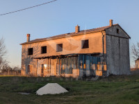 ATRAKTIVNE KAMENE KUĆE NA JEDINSTVENOJ MIRNOJ LOKACIJI
