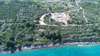 ATRAKTIVNO GRAĐEVINSKO ZEMLJIŠTE  110 M OD MORA