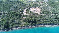 ATRAKTIVNO GRAĐEVINSKO ZEMLJIŠTE  120 M OD MORA