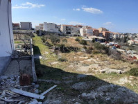 ATRAKTIVNO GRAĐEVINSKO ZEMLJIŠTE U PODSTRANI