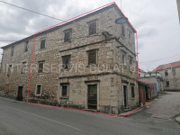 .::: Autohtona kamena kuća u centru Drniša :::.