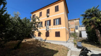 BANDEROVO, samostojeća kuća s tri stana, 137 m² stambenog prostora