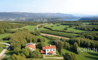 Barban, kuća s bazenom
