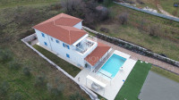 Barban, luksuzna vila s bazenom na lijepoj lokaciji