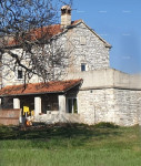 BARBAN – okolica | Kuća u nizu s okućnicom na mirnoj lokaciji