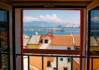 Baška, četiri apartmana, 50 m od mora.