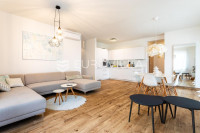 Betina, prekrasan trosoban stan s bazenom i pogledom na more, 112,75 m