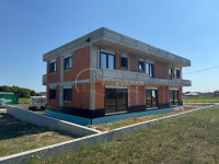 BEZ PROVIZIJE***DUGO SELO/TRIPLEX-MODERAN STAN/KUĆAU NIZU 99.40 m2 / 2