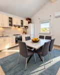 PRILIKA! BIOGRAD NA MORU, 2-SB 52m², TERASA, PARKING, BLIZINA PLAŽE