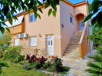 BIOGRAD NA MORU, KUĆA SA APARTMANIMA I VELIKOM OKUĆNICOM, PRODAJA