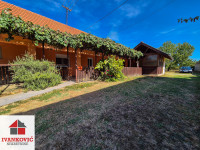 BIZOVAC, KUĆA 123m2, 2 STANA, ADAPTIRANA, NADSTREŠNICA, POM. ZGRADE