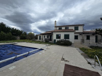 Blizina mjesta Marčane. Samostojeća kuća na velikoj parceli s grijanim