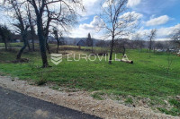 Bosiljevo, zemljište 103000 m² s 2 objekta na mirnoj lokaciji