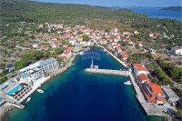 Božava 120 m do mora
