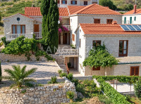 Brač, Bol, kamena kuća na prodaju u centru