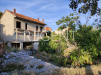 Brač, Gornji Humac - Samostojeća kuća sa dvije etaže